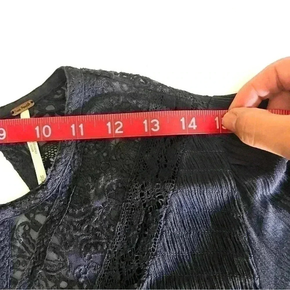 Free People Navy One Night Victorian Peasant Key Hole Back Rayon Tunic Size M - Picture 13 of 16